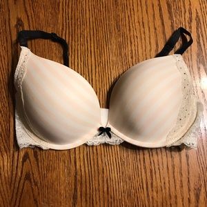 Victoria’s Secret very sexy push up bra